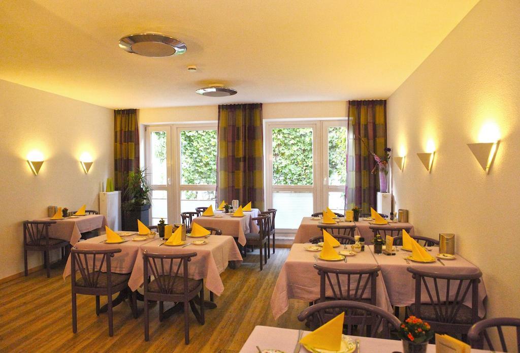 Hotel Am Ostpark ノイビーベルク エクステリア 写真