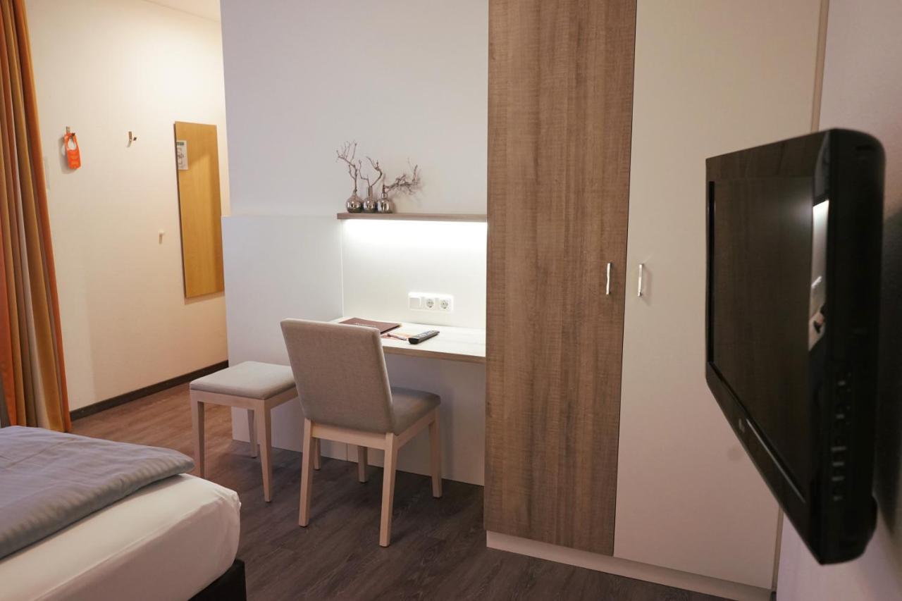 Hotel Am Ostpark ノイビーベルク エクステリア 写真